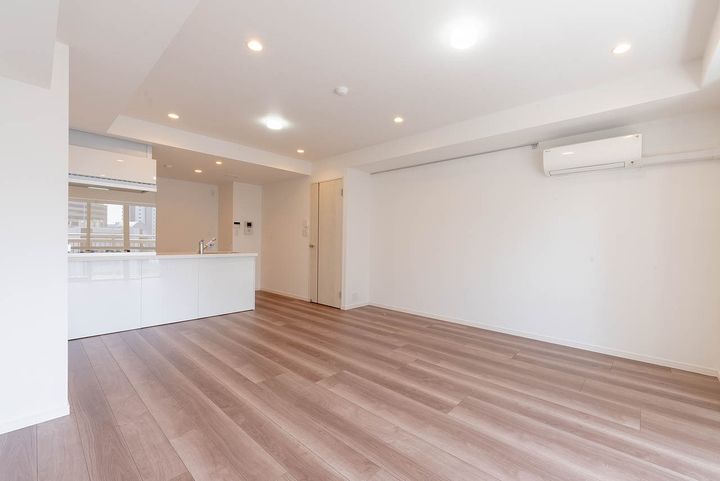 プラティーヌ田町112の居間