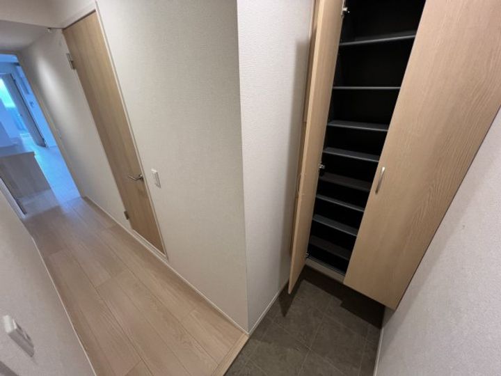 Sansevieria夏原の玄関