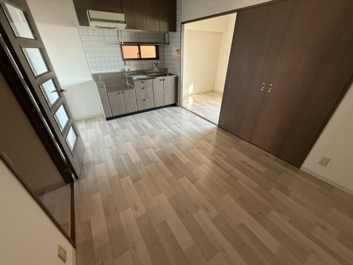 大栄・Kobe十一屋の居間