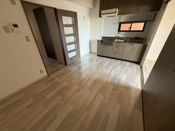 大栄・Kobe十一屋の居間