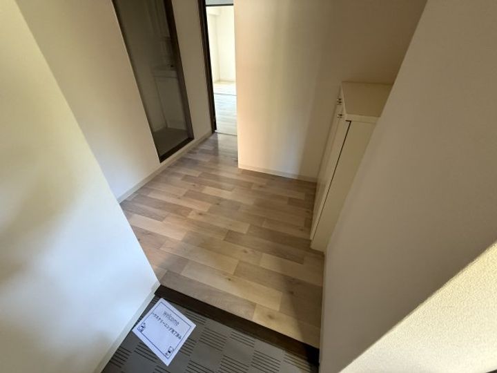 大栄・Kobe十一屋の玄関