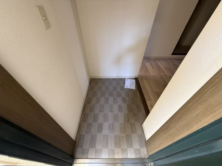 大栄・Kobe十一屋の玄関