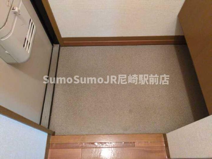 兵庫県尼崎市武庫元町3丁目(アパート)の賃貸物件の玄関
