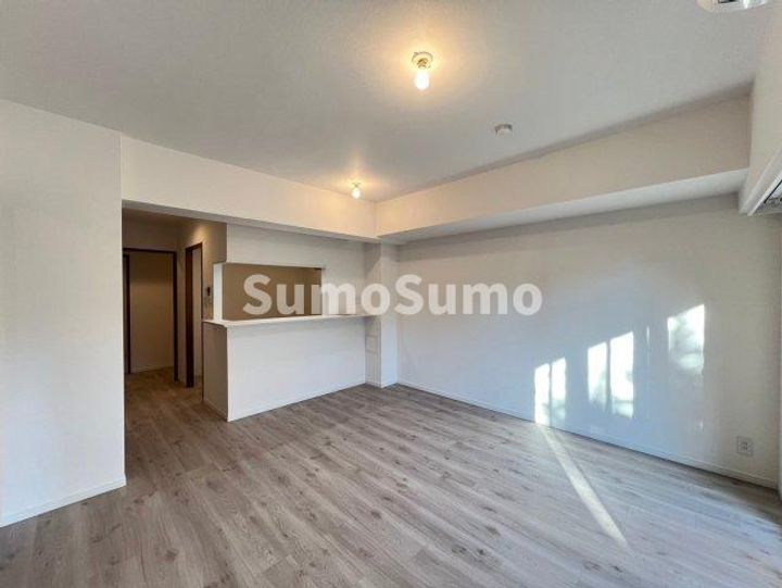 ソサエティ柿の木坂アネックスの居間