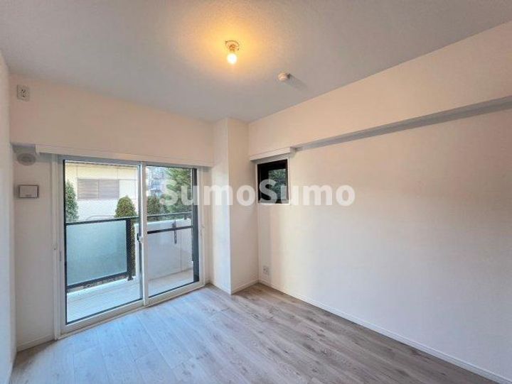 ソサエティ柿の木坂アネックスの居間