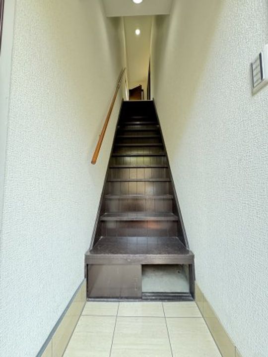 兵庫県神戸市灘区城の下通3丁目(アパート)の賃貸物件の玄関