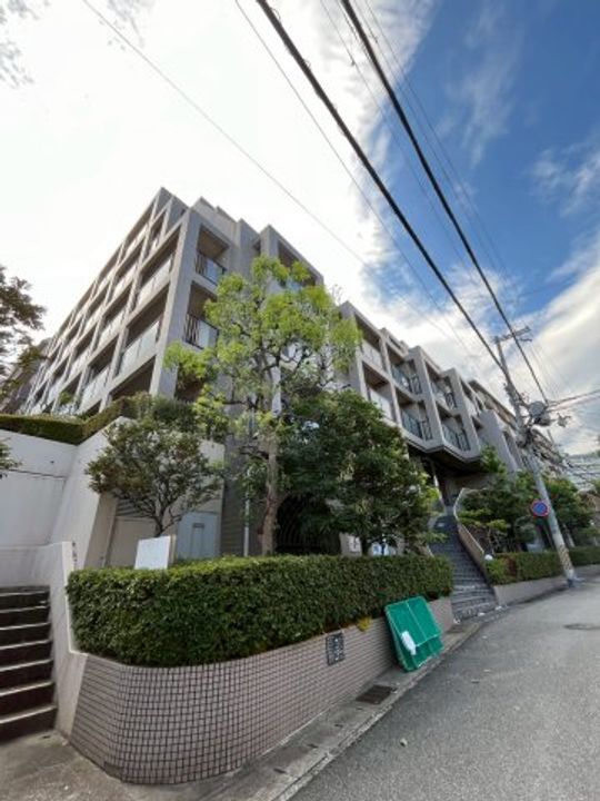 ロイヤル苦楽園の外観