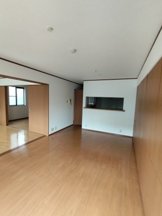 兵庫県神戸市灘区高徳町4丁目(マンション)の賃貸物件の居間