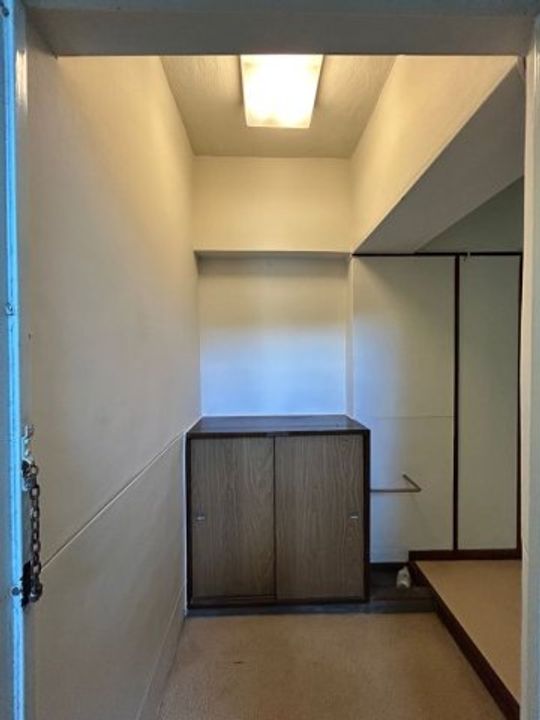 離宮ビルの玄関