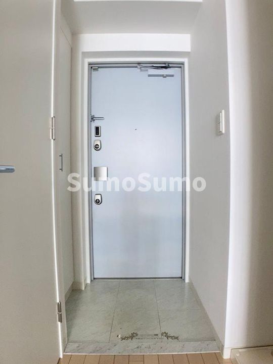 ルクレ新町レジデンスの玄関