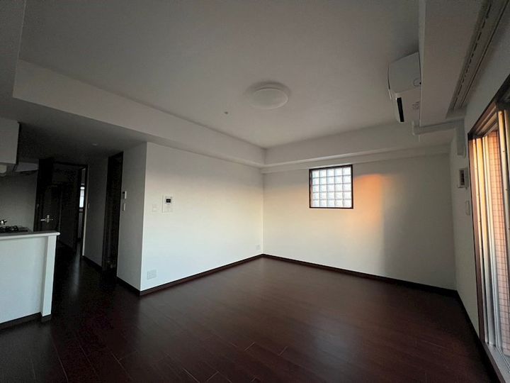 グランカーサ難波元町の居間