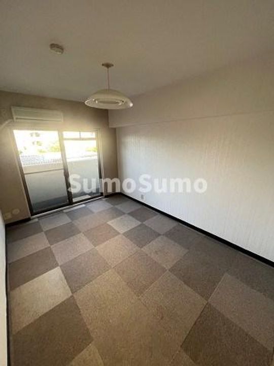 兵庫県尼崎市東塚口町1丁目(アパート)の賃貸物件の居間