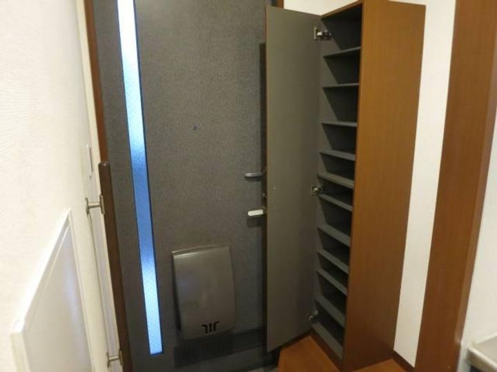 ソフィア学芸大学の玄関