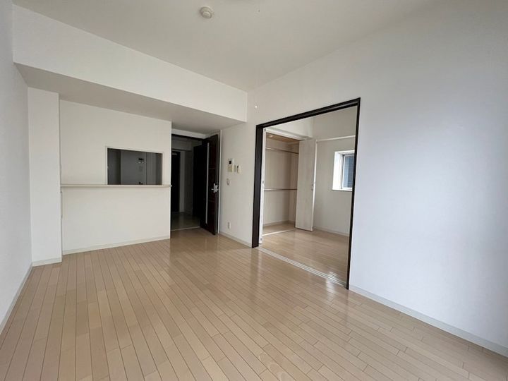 ラムール難波西の居間