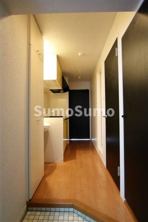 エンクレスト赤坂弐番館の玄関