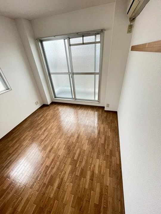 夙川チェリーハウスの居間