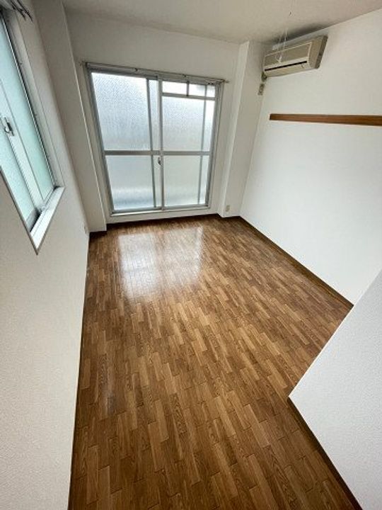 夙川チェリーハウスの居間