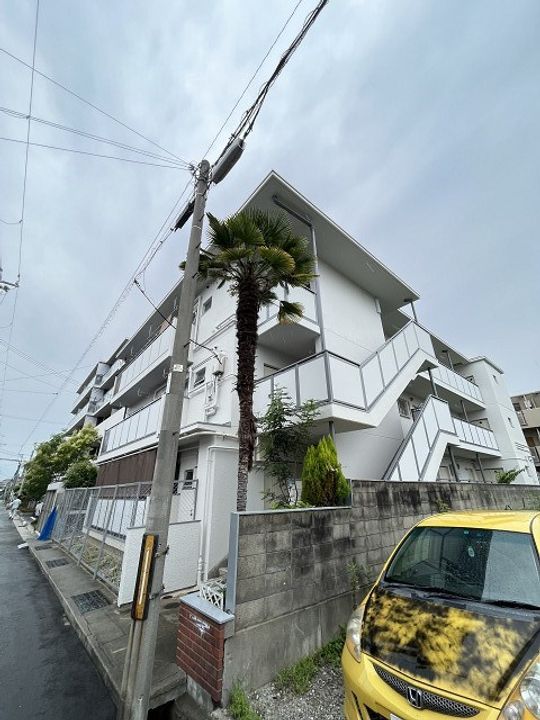 鳴尾ハイツ(若草町)の外観