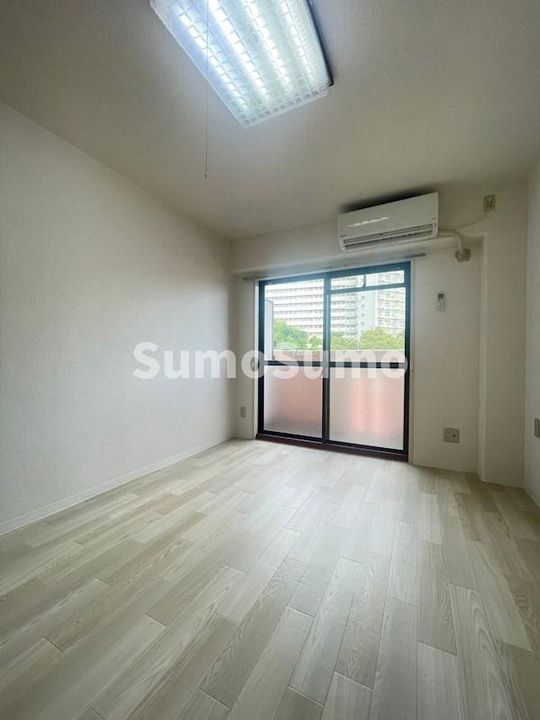 クリスタルハーモニー東棟の居間