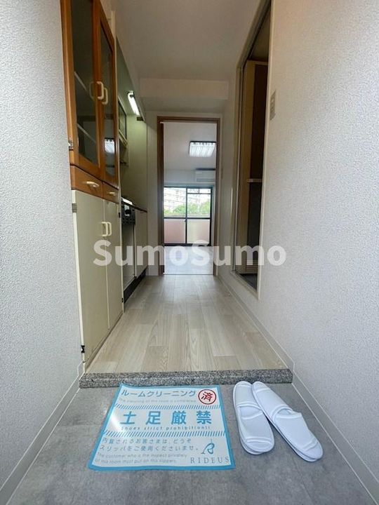 クリスタルハーモニー東棟の玄関