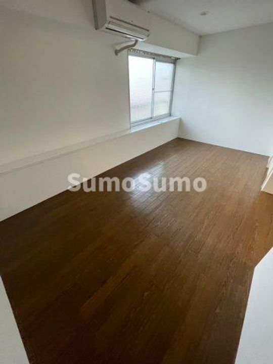 ラッフィナート磯馴の居間