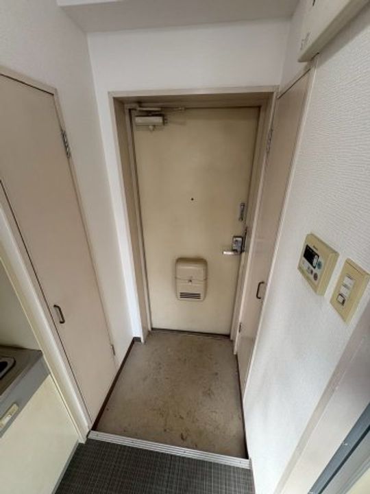 村雨ハイツの玄関