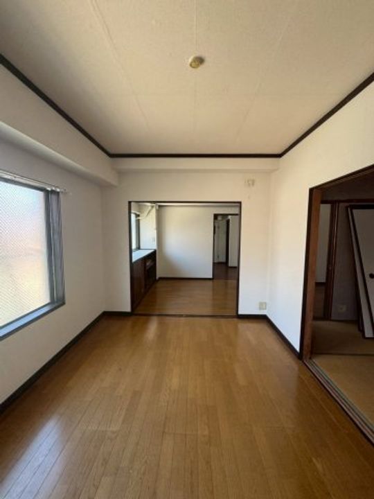 赤浦マンションの居間