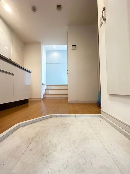 兵庫県神戸市灘区浜田町1丁目(アパート)の賃貸物件の玄関