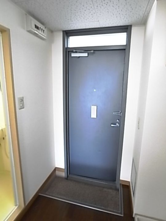 兵庫県西宮市河原町(マンション)の賃貸物件の玄関