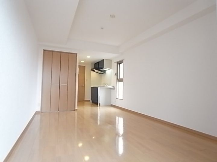 カスタリア三宮の居間