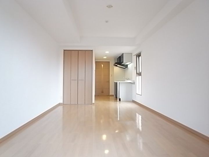 カスタリア三宮の居間