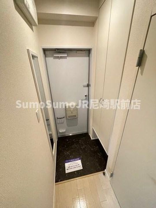 兵庫県尼崎市南武庫之荘8丁目の賃貸マンションの玄関