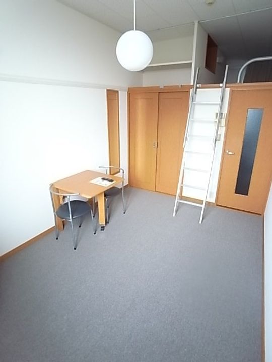 兵庫県西宮市段上町1丁目(アパート)の賃貸物件の居間