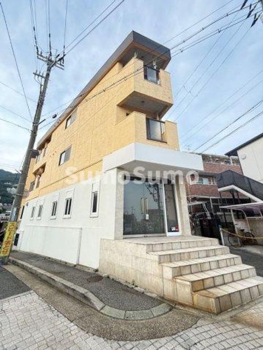 ハイメゾン岡本の外観