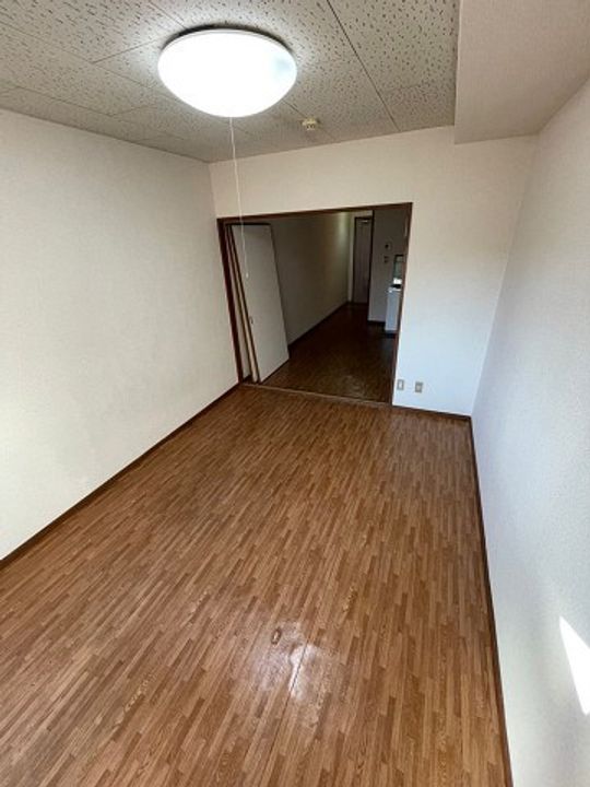 三甲イエムの居間