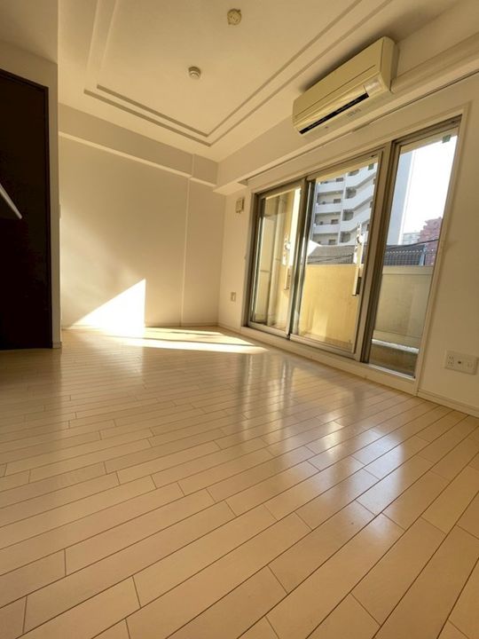 ウォームスヴィル神戸元町JPの居間