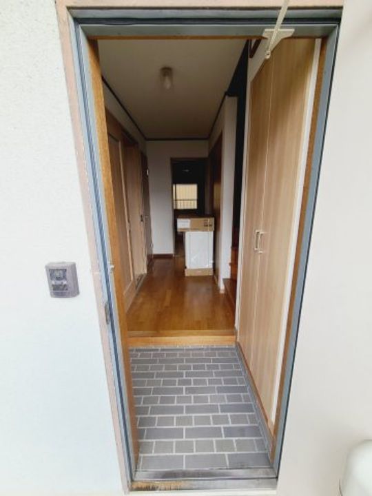 STハイツ芦原の玄関