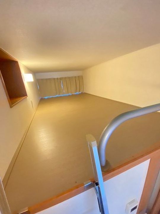 レオパレスセリバテール仁川の寝室