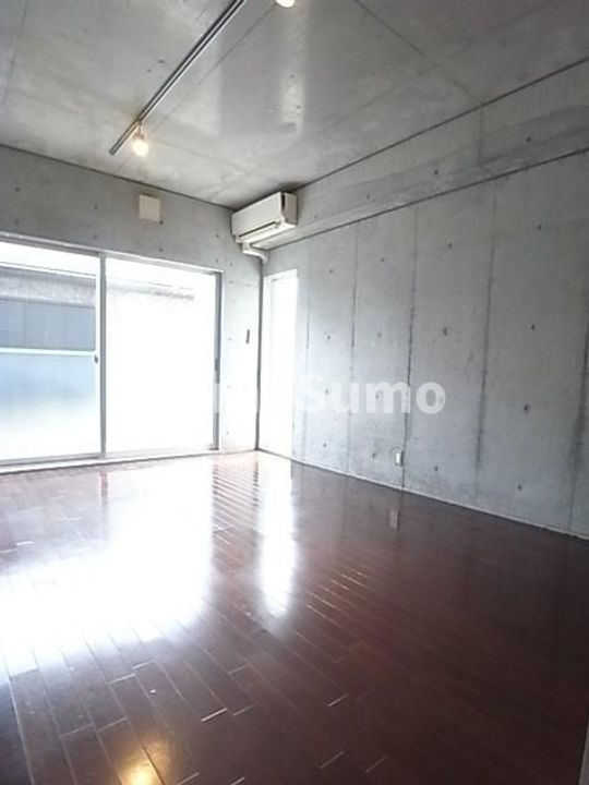 ロイスグラン神戸湊川公園の居間