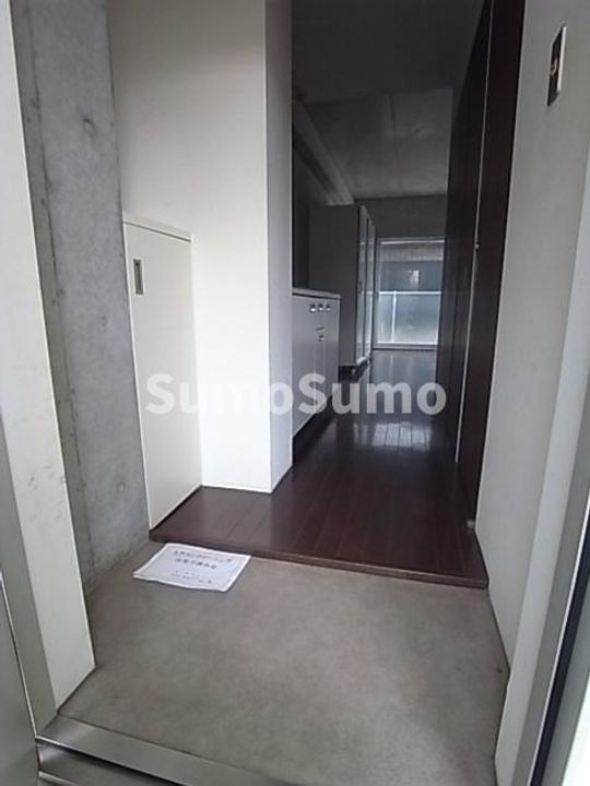 ロイスグラン神戸湊川公園の玄関