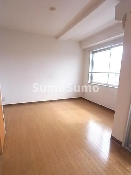 平野エスペランスの居間