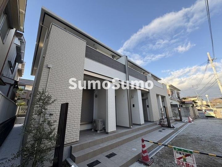 ヒールコート関守の外観