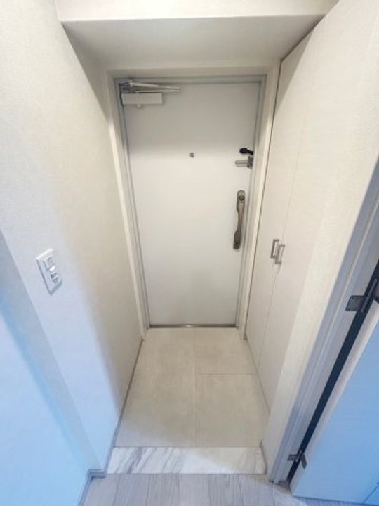 兵庫県神戸市中央区日暮通6丁目(マンション)の賃貸物件の玄関