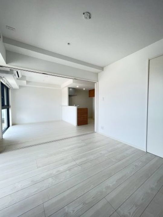 CREST西新 の居間