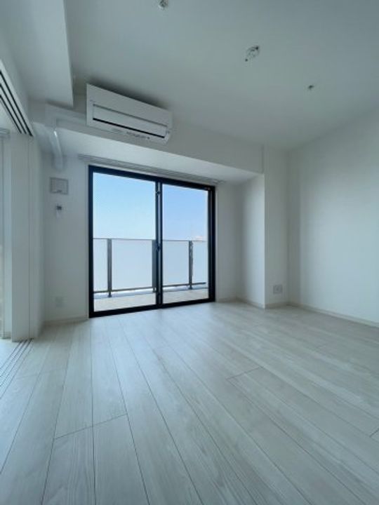 CREST西新 の居間