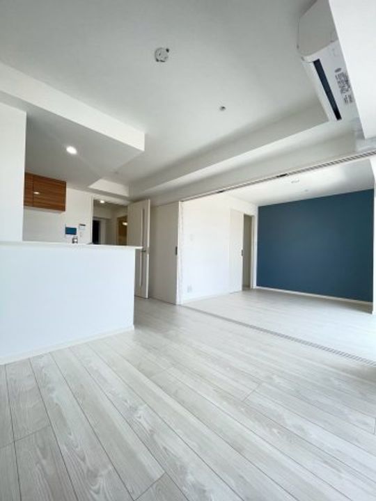 CREST西新 の居間