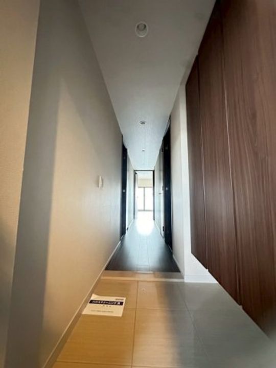 ワコーレシティ神戸元町の玄関