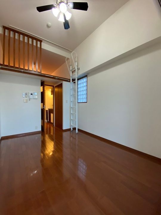 兵庫県神戸市中央区脇浜町3丁目(マンション)の賃貸物件の居間