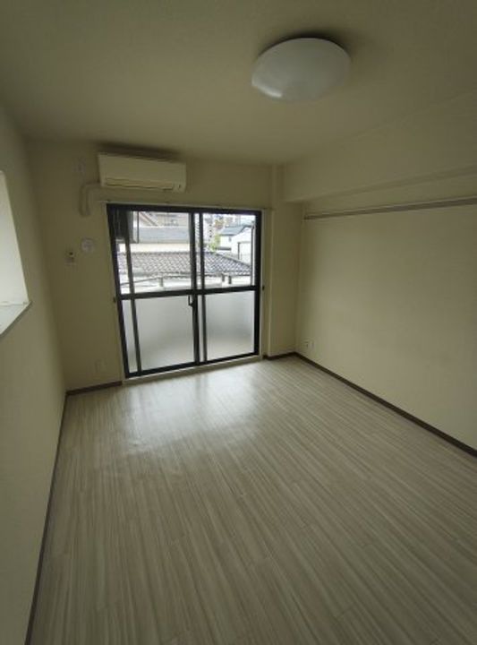 ジョイフル石屋川の居間