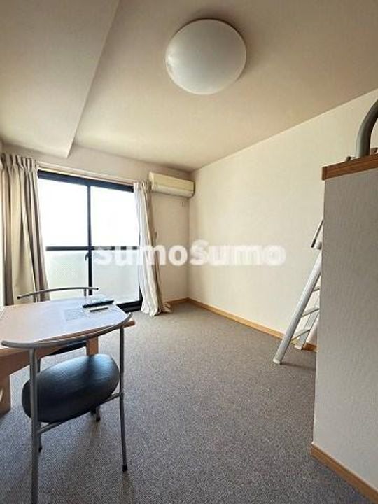 レオパレスグリーンアンバーの居間